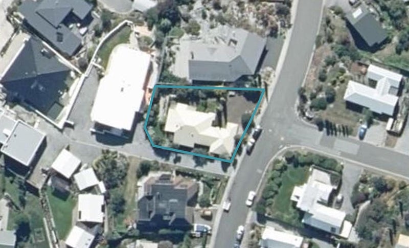 9 Balmoral Drive, Kelvin Heights, Queenstown - Carousel 1