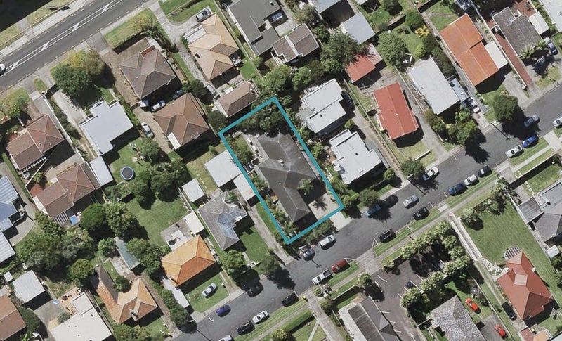 13 Lomond Street, Takapuna, Auckland - Carousel 1