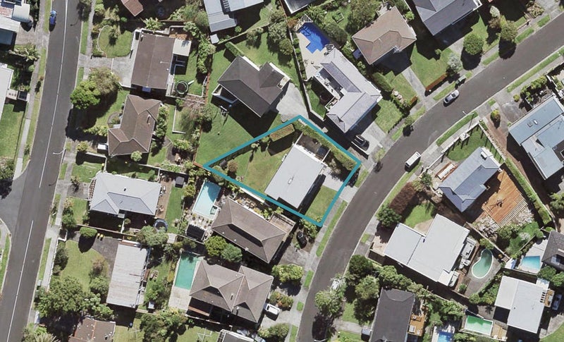 24 Chatswood Grove, Chatswood, Auckland - Carousel 1