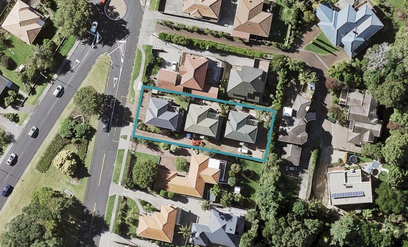 1/4 Minerva Terrace, Howick, Auckland - Carousel 1
