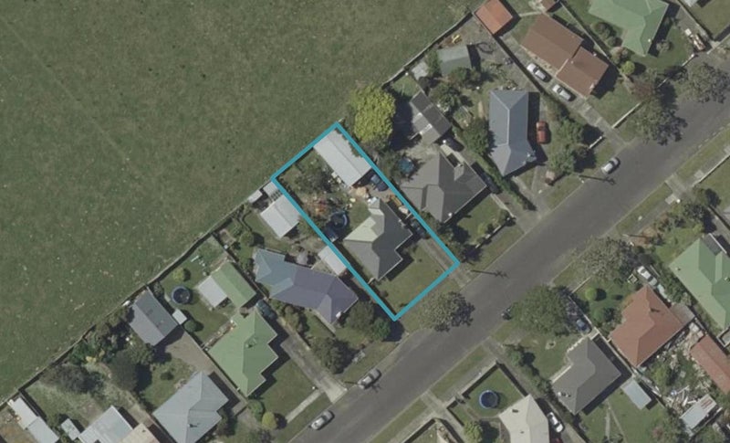 16 Peters Avenue, Cloverlea, Palmerston North - Carousel 1
