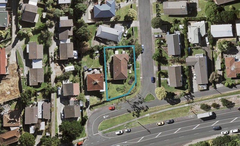 2 Celeste Place, Totara Vale, Auckland - Carousel 1