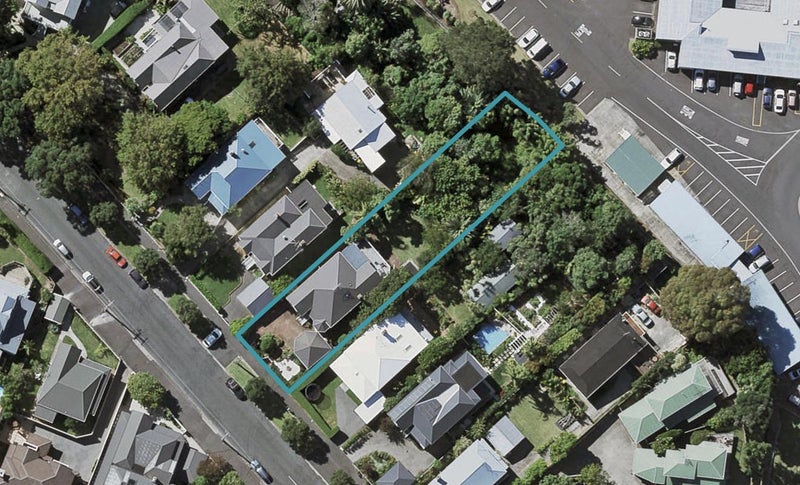 8 Waterview Road, Stanley Point, Auckland - Carousel 1