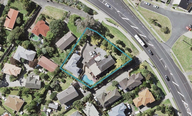 2/368 East Coast Road, Sunnynook, Auckland - Carousel 1
