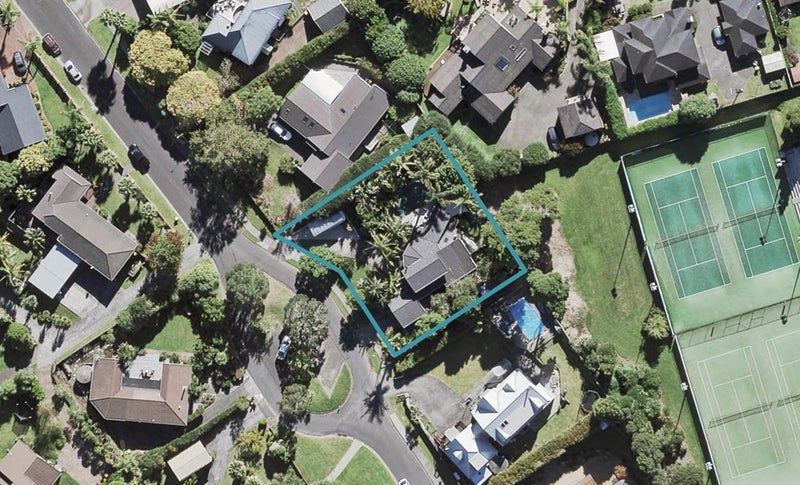 20 Waipuia Place, Greenhithe, Auckland - Carousel 1