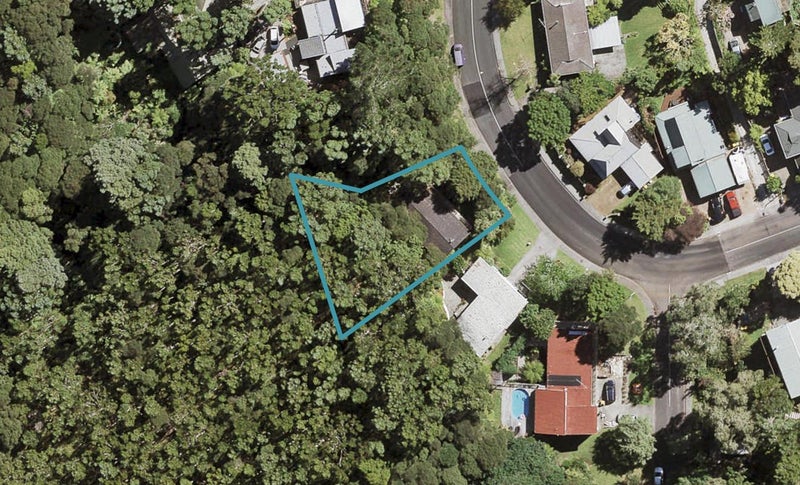 30 Daffodil Street, Titirangi, Auckland - Carousel 1