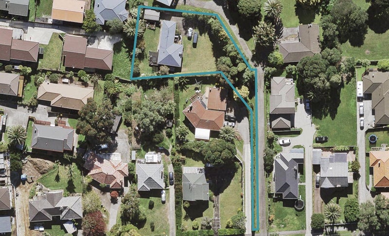 12 Tirimoana Road, Te Atatu South, Auckland - Carousel 1
