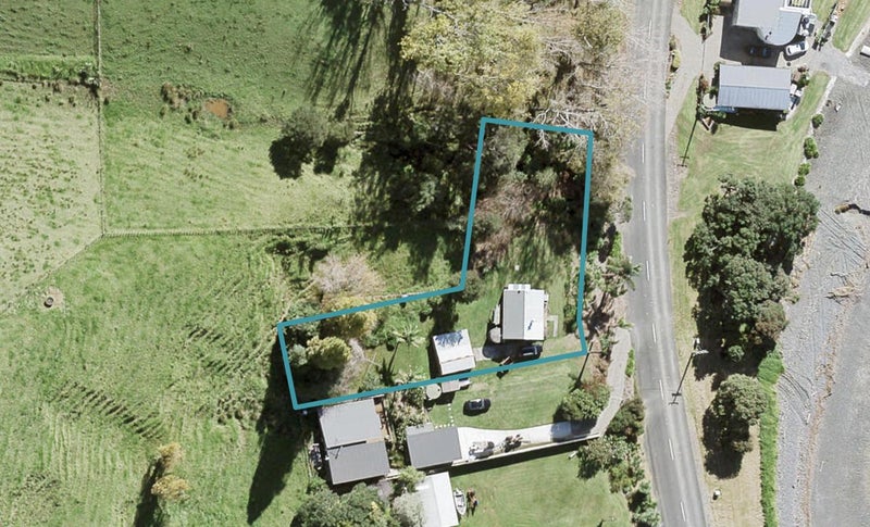 1853 East Coast Road, WHAKATIWAI, MIRANDA - Carousel 1