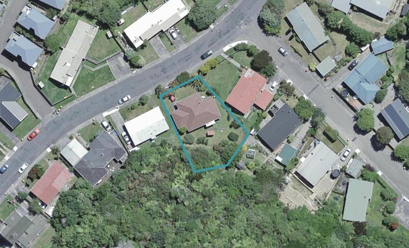 73 Hazlewood Avenue, Karori, Wellington - Carousel 1