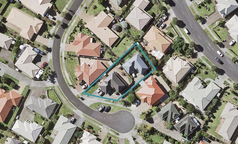 1/10 Casabella Court, Northpark, Auckland - Carousel 1
