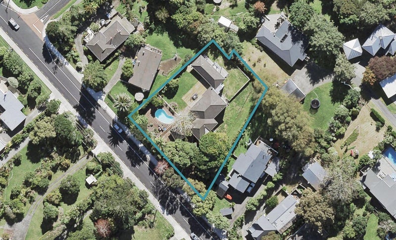 42 Tauhinu Road, Greenhithe, Auckland - Carousel 1