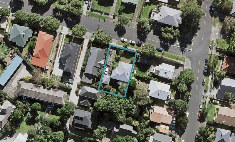 2 Bournemouth Avenue, Sandringham, Auckland - Carousel 1