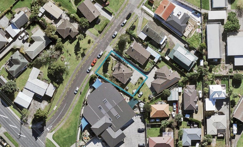 3 Gwendoline Avenue, Te Atatu Peninsula, Auckland - Carousel 1