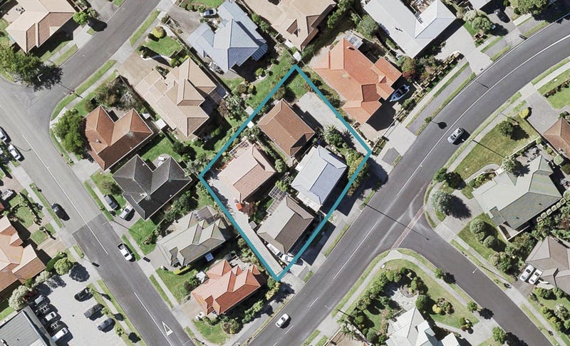 1/33 Meadowland Drive, Somerville, Auckland - Carousel 1
