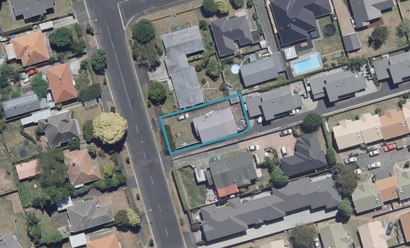 66 MacFarlane Street, Hamilton East, Hamilton - Carousel 1