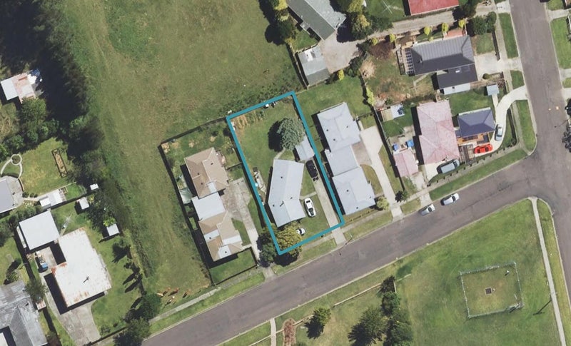 20 Worsley Street, Tamarau, Gisborne - Carousel 1