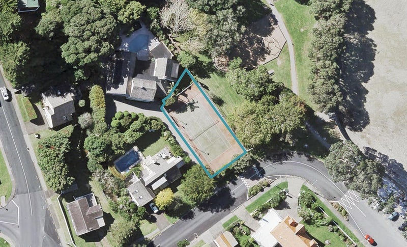 8 Shelly Beach Parade, Cockle Bay, Auckland - Carousel 1
