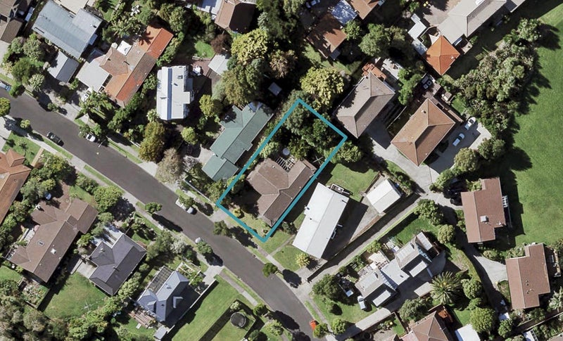 16 Curacao Place, Half Moon Bay, Auckland - Carousel 1