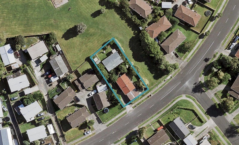 2/16 Maplesden Drive, Clendon Park, Auckland - Carousel 1