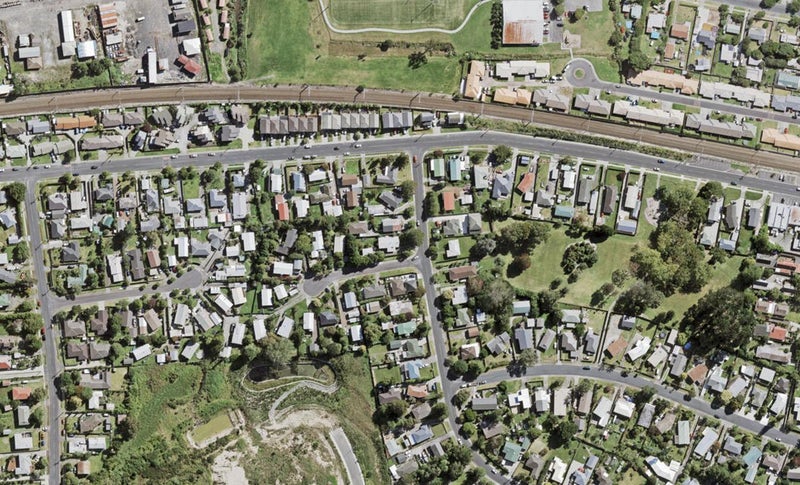 2/1 Kahikatea Place, Ranui, Auckland - Carousel 1