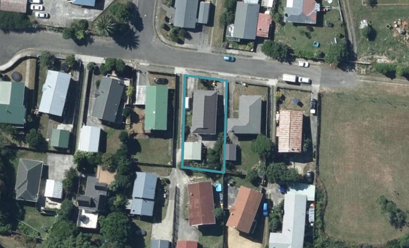 11 Te Arataura Street, Takapuwahia, Porirua - Carousel 1