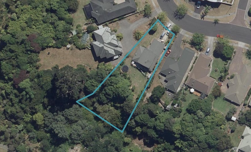 11 Montrose Crescent, Huntington, Hamilton - Carousel 1