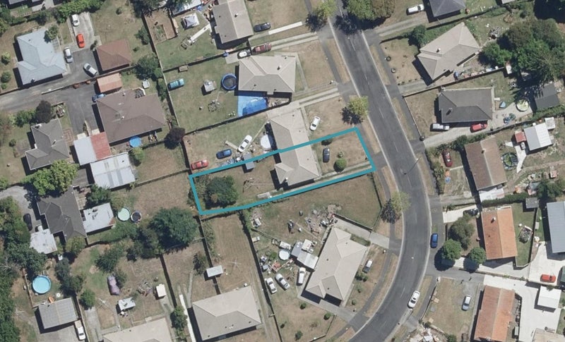 27 Sare Crescent, Fairfield, Hamilton - Carousel 1