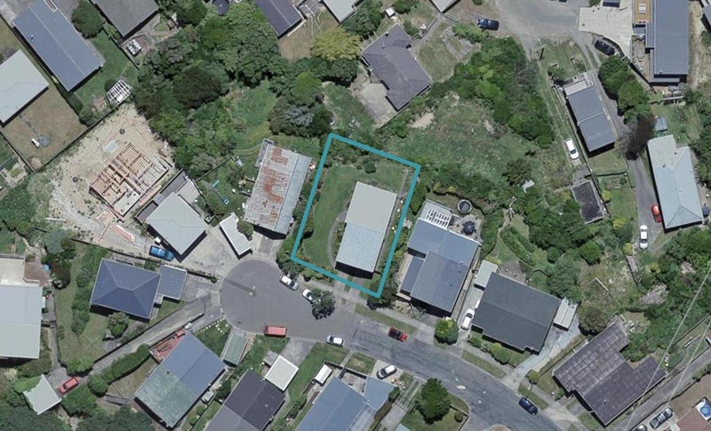 16 Chetwode Grove, Newlands, Wellington - Carousel 1