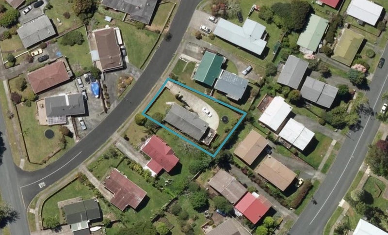 8 El Viso Place, Kamo, Whangarei - Carousel 1