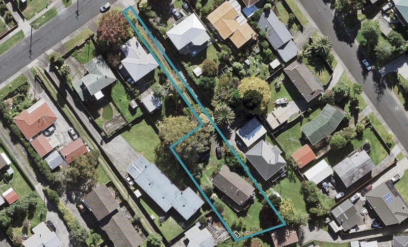 33A Roberts Road, Te Atatu South, Auckland - Carousel 1