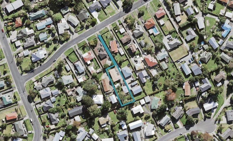 2/17 Fairclough Road, Beach Haven, Auckland - Carousel 1