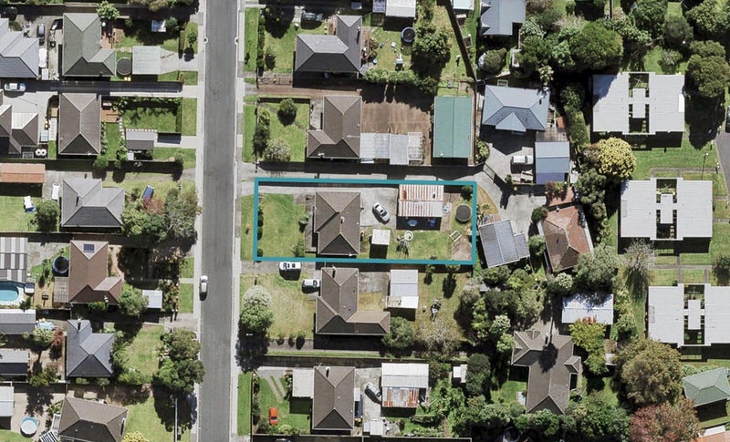 21 Kervil Avenue, Te Atatu Peninsula, Auckland - Carousel 1