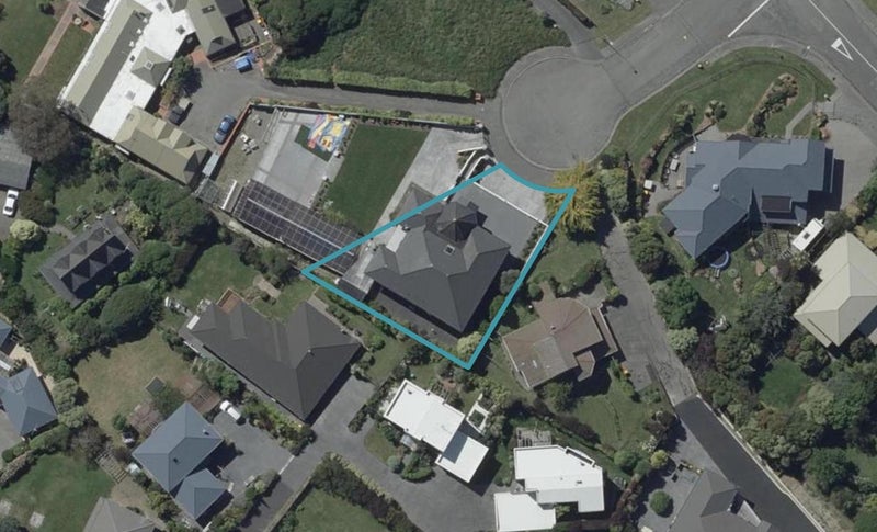 7 Clovelly Place, Westmorland, Christchurch - Carousel 1