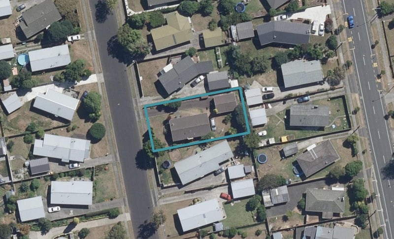 16 Elmwood Crescent, Pukete, Hamilton - Carousel 1