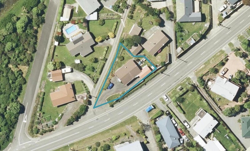 239 Waikawa Road, Waikawa, Picton - Carousel 1
