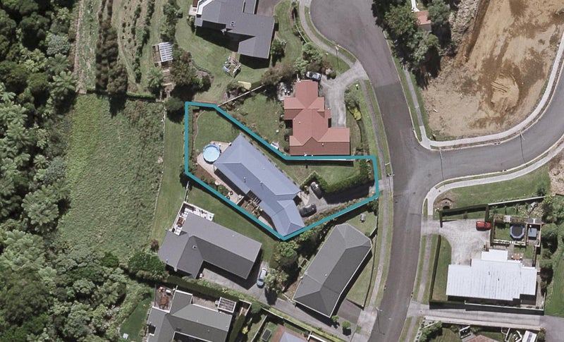 17 Maple Crescent, Whalers Gate, New Plymouth - Carousel 1