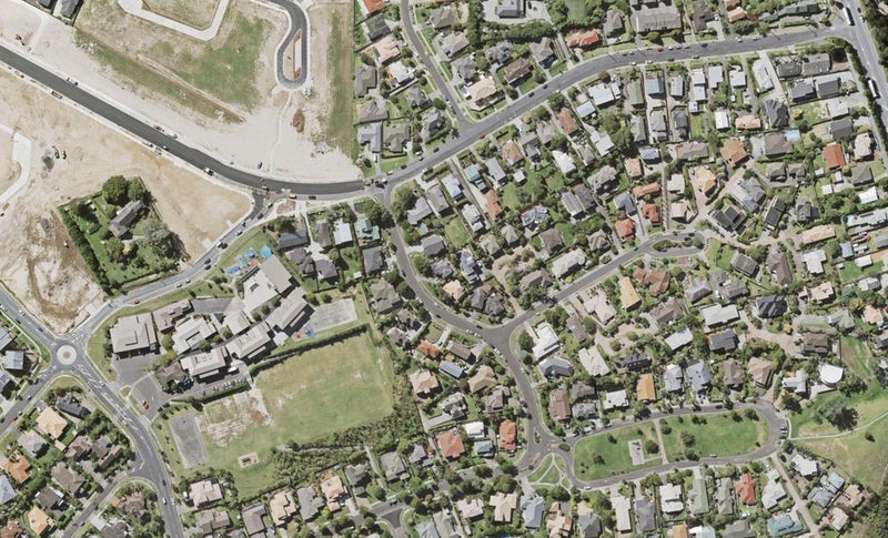 4A Arirang Rise, Pinehill, Auckland - Carousel 1