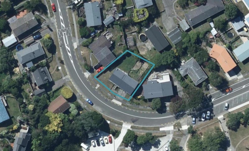 10 Staithes Drive North, Whitby, Porirua - Carousel 1