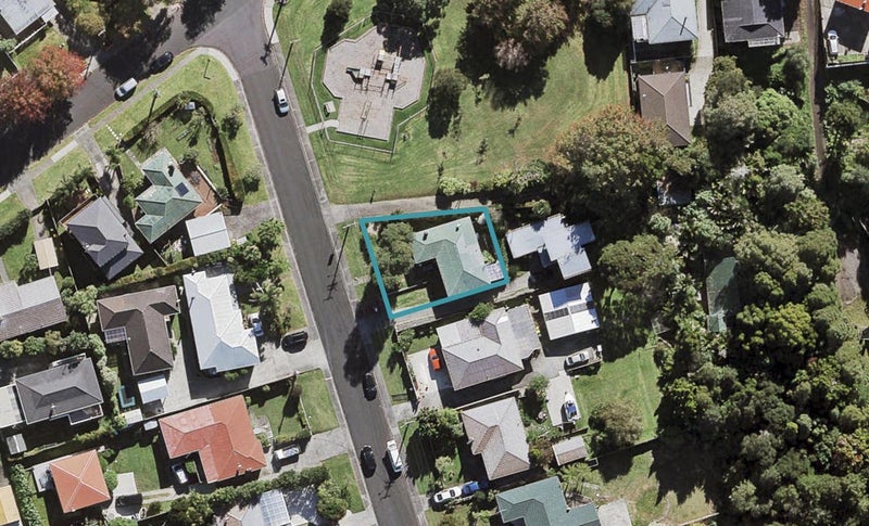 4 Windy Ridge Road, Glenfield, Auckland - Carousel 1