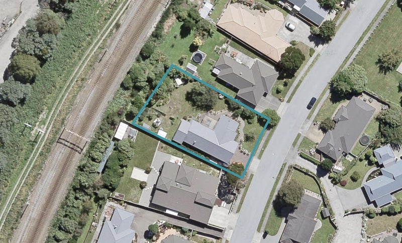 48 Mary Huse Grove, Manor Park, Lower Hutt - Carousel 1