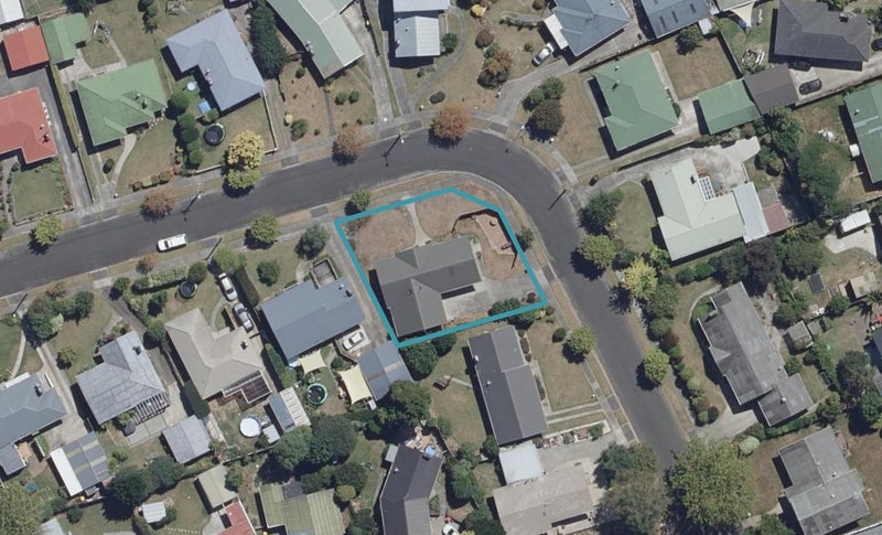 16 Lamont Street, Chartwell, Hamilton - Carousel 1