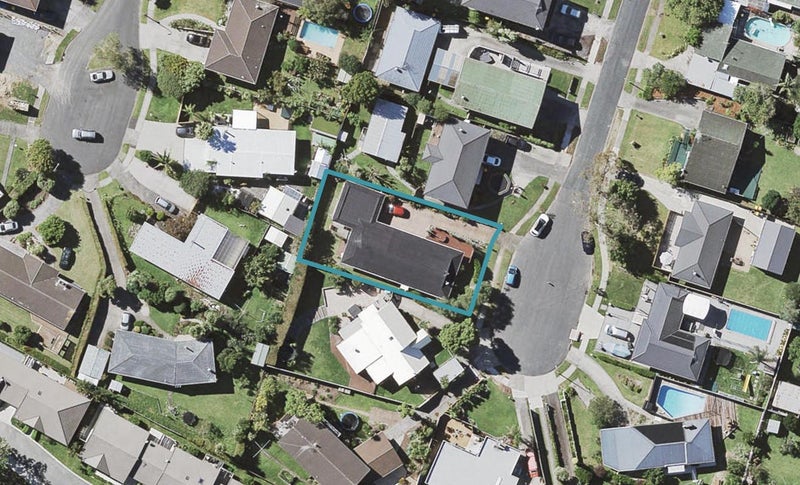 9 Binda Place, Botany Downs, Auckland - Carousel 1