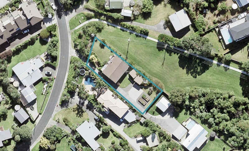 13 Brown Street, Manly, Whangaparaoa - Carousel 1