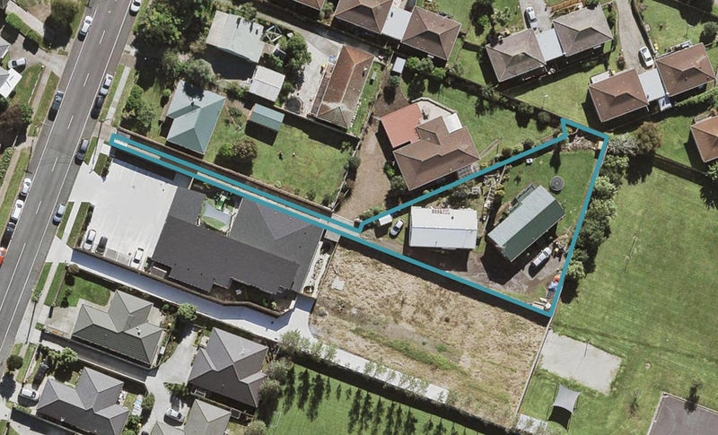 71 Mountain Road, Mangere Bridge, Auckland - Carousel 1