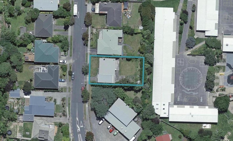 81 Redwood Avenue, Tawa, Wellington - Carousel 1