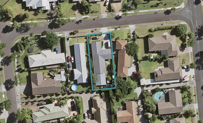 8 Perotti Place, Conifer Grove, Takanini - Carousel 1