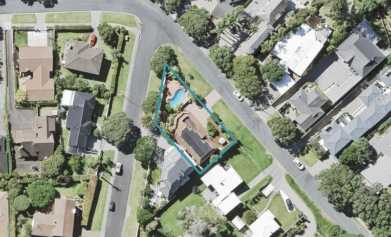 15A WHITBY CRESCENT, Mairangi Bay, Auckland - Carousel 1