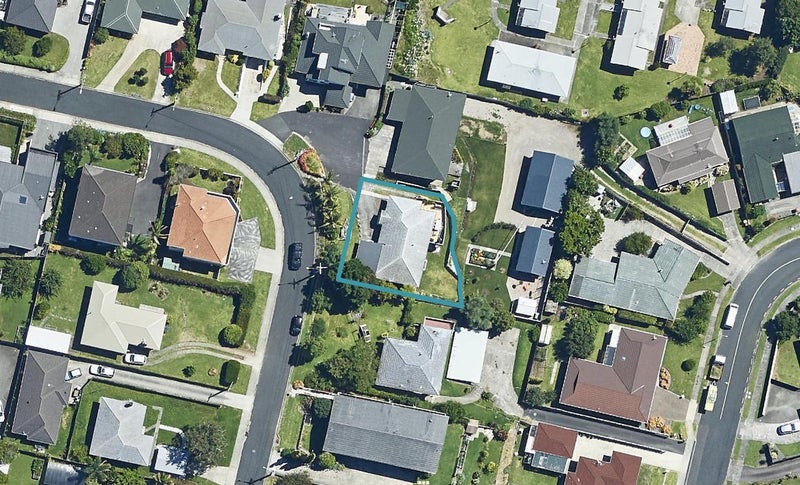 16 Pine Avenue, Otumoetai, Tauranga - Carousel 1