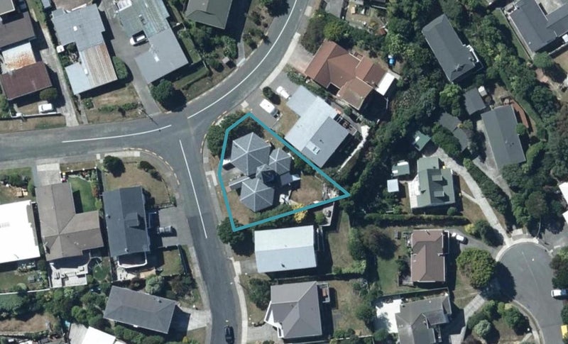 1 Truro Road, Camborne, Porirua - Carousel 1