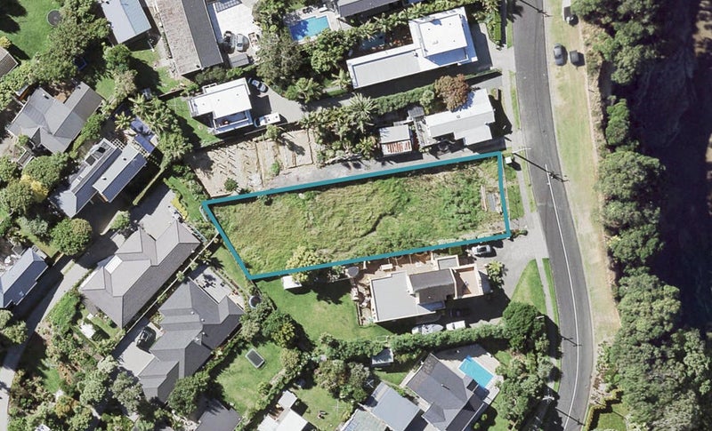 16 Marine Parade, Mellons Bay, Auckland - Carousel 1